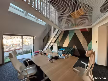bureaux 146 m²