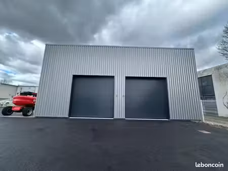 local industriel 393 m²