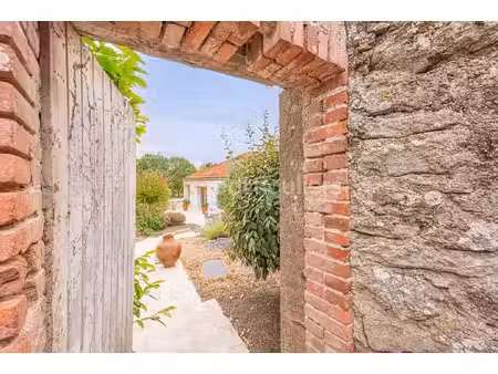 gétigné - maison d'architecte de standing avec piscine - 217 m² - 3 chambres + bureau + st