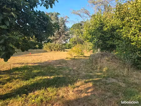 2 grands terrrains libre de constructeur de 678m² et un autre de 595m²  rare sur vannes.qu