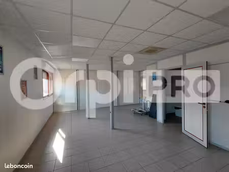 bureau 130 m²