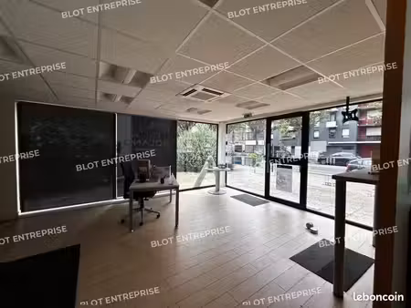 bureaux 122 m²