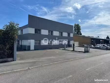 local d'activité 256 m²