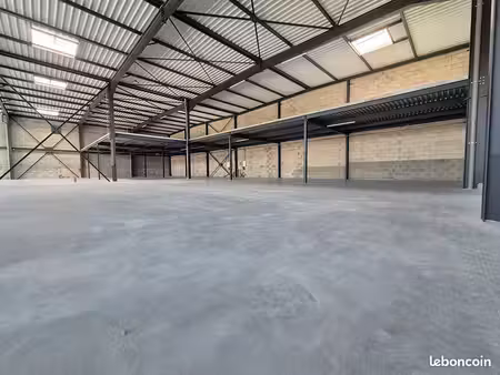local commercial 709 m² sautron