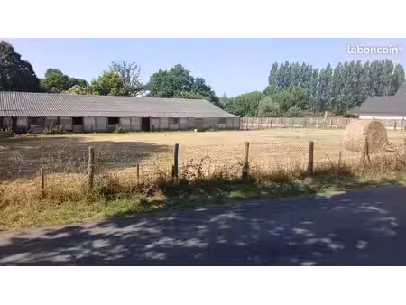 très beau terrain constructible de 4000 m2