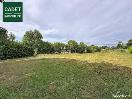 terrain 600 m² le grippon