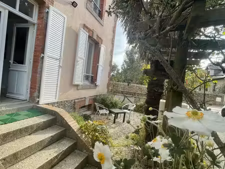 appartement entièrement rénové avec jardinet à 300 m de la plage – saint-pair-sur-mer
