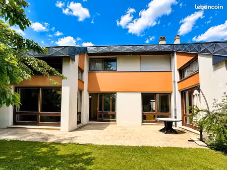 maison 8 pièces 255 m²