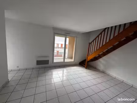 appartement duplex t3 refait à neuf 65 m² (73 m² au sol) – laval gare – parking sécurisé &
