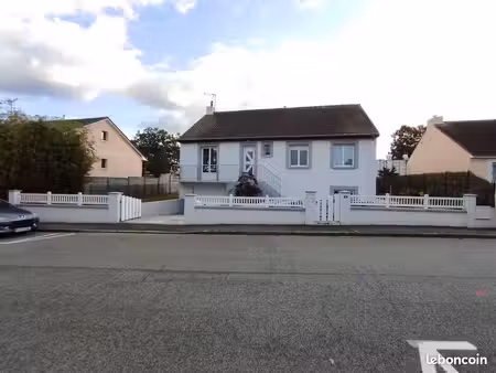 pavillon 6 pièces de 110 m² au bourny à laval
