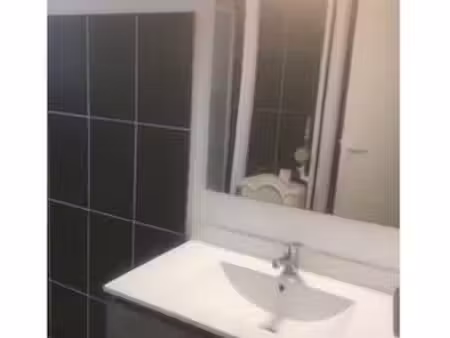 a vendre f2 à la roseraie