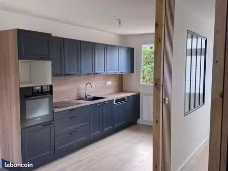 maison individuelle de plain-pied entièrement rénovée – 76 m² – 2 grandes chambres – garag