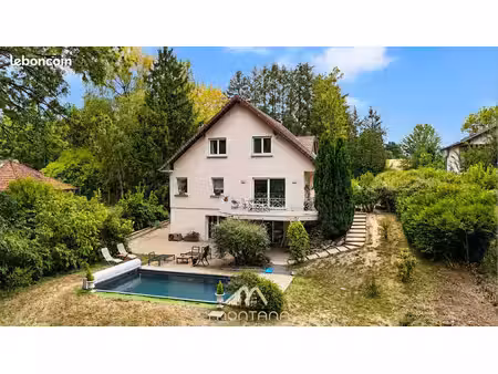 maison 6 pièces 238 m²