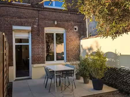 maison de courée 50m2 au calme  deux chambres  cave et extérieur