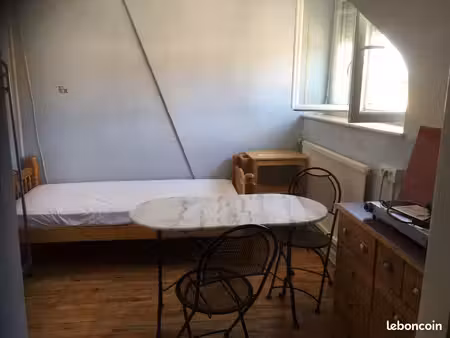 meublé chez l'habitant tcc  indépendant av cabinet toilette  internet