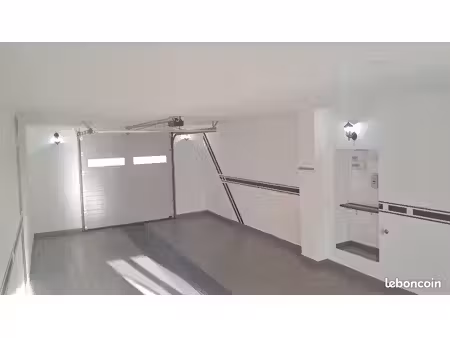 rare grand garage 50m2 + eau + électricité