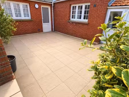 ? maison 102 m² – 3 chambres – garage & dépendance – centre-ville de bourbourg