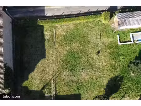 terrain à bâtir de 679 m² à orleat (63)
