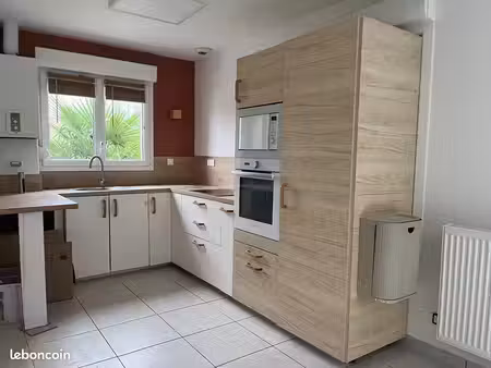 très belle maison individuelle de 6 chambres avec grand jardin à biache st vaast
