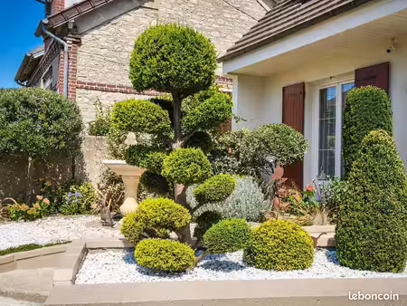 retour à la vente : maison familiale de 98 m2 sur sous-sol total avec un terrain paysagé d