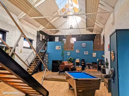 loft 145 m² – 8 30 m de hauteur – verrière – métro à 2 min – 209 000