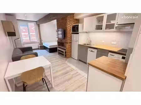 très beau studio meublé en centre-ville  refait totalement à neuf