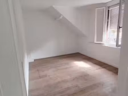 à louer maison de ville sans extérieur