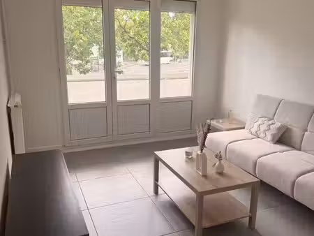 t2 meublé de 39 m' avec balcon et parking - à 2 min de la gare de creil (paris en 25 min)