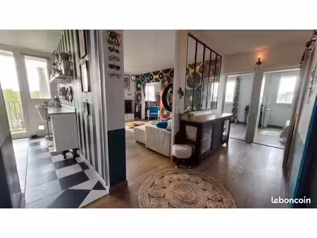 appartement avec balcon  vue cathédrale
