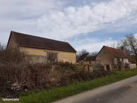 fermette avec grange  possibiilité de projets divers  toury-lurcy