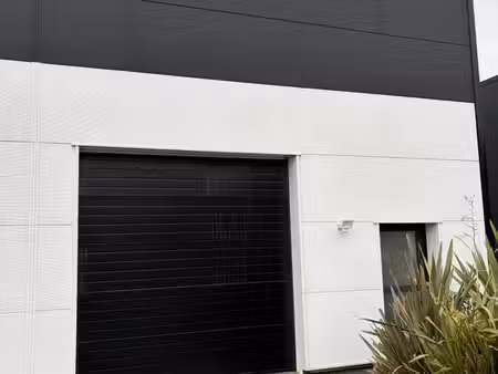 local activité 75 m² – dépôt + bureau – brech / auray