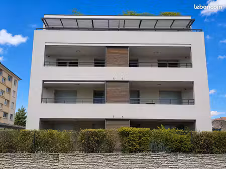 clermont-fd bel appartement 65m2 avec terrasse et garage fermé