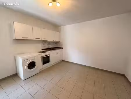 location f2 à lacroix st ouen