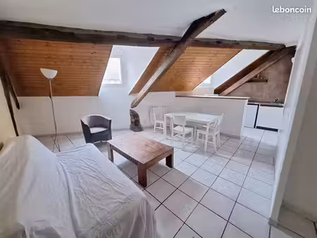 oloron  bel f2 tbede 50 m2  quartier du bas du biscondo  proche de tous commerces 