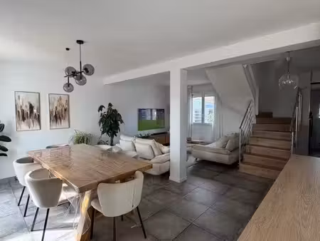 maison familiale rénovée avec grand terrain