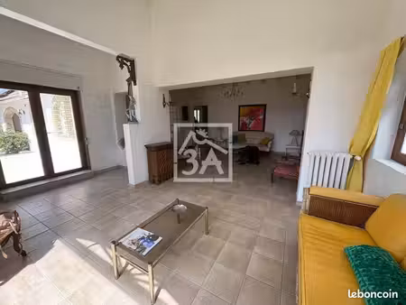 pavillon 9 pièces 143 m²