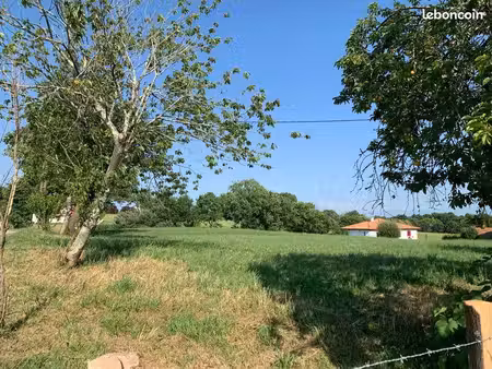 terrain constructible 1168m2 dans un cadre agréable