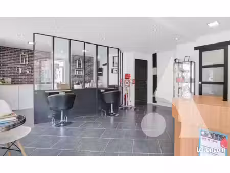 boutique 55 m² saint just en chaussee