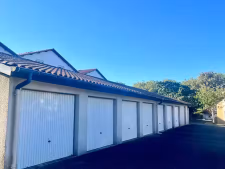 garage box 15m2 ravalement ok ◊