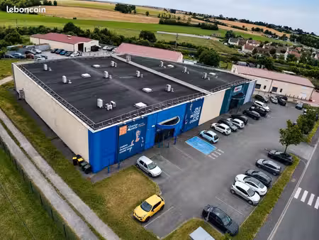 local d'activité 1 600 m²