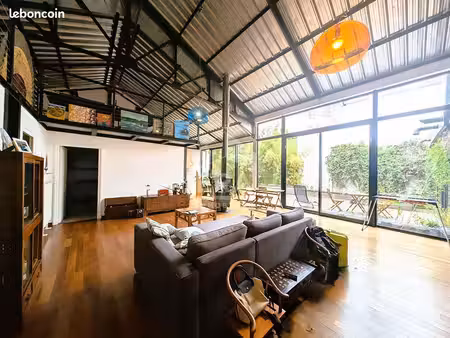 loft/atelier/surface 7 pièces 270 m²