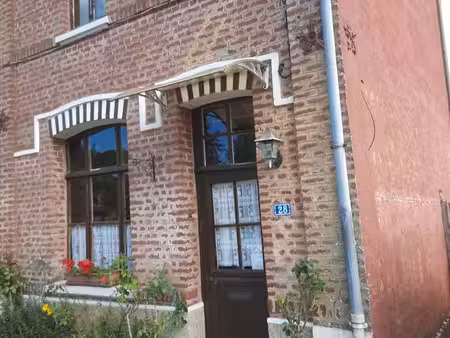 vente immobilieres maison dans beau village fleuri à vendre