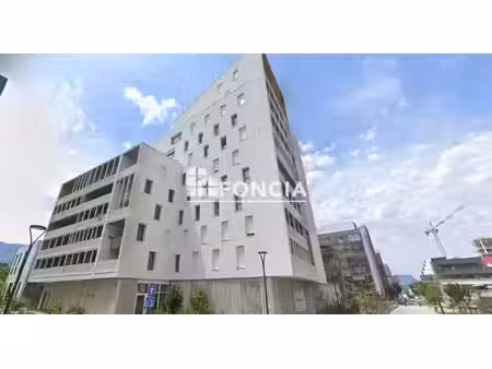 pour investissement locatif à grenoble presqu'île : a vendre t3 en étage avec terrasse  ca
