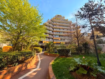 paris 15e – sérénité et lumière au cœur des jardins d'arcadie