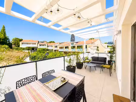 cap brun /serinette t4 de 92 m2 avec terrasse  garage et par