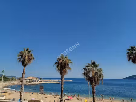 toulon - mourillon - gand t3 meublé les pieds dans l'eau - vue mer 180°