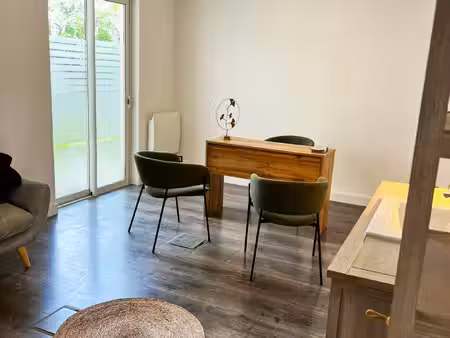 local professionnel sur axe passant à deux pas du centre vil