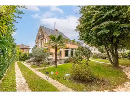 bougival / louveciennes - maison de caractère  jardin de 1 200 m² et dépendance
