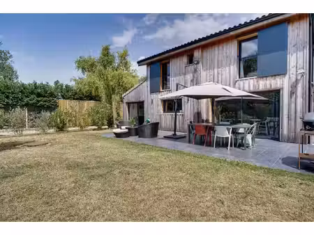 maison individuelle rénovée meublée