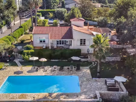 villa méditerranéenne avec piscine à opio